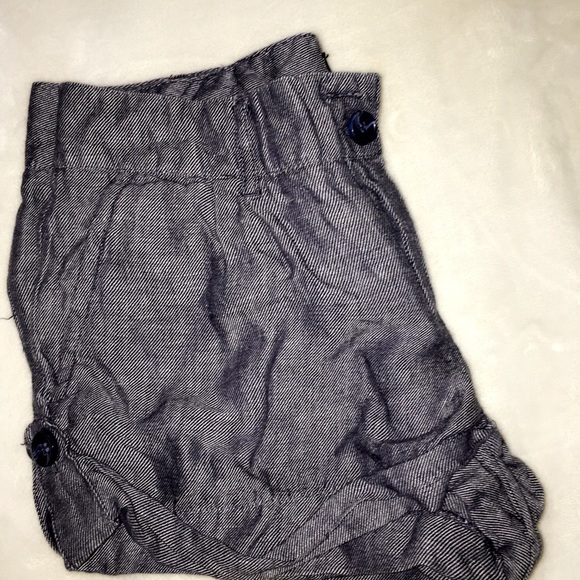 Gray shorts - Picture 2 of 4